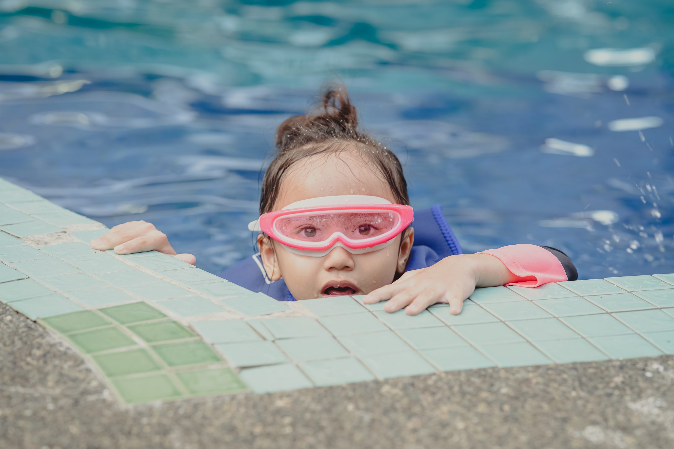 little-girl-wearing-life-goggles-in-the-swimming-2022-11-14-12-33-08-utc-scaled